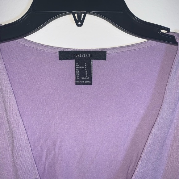 Low v neck lilac blouse with buttons half way up - Picture 2 of 5